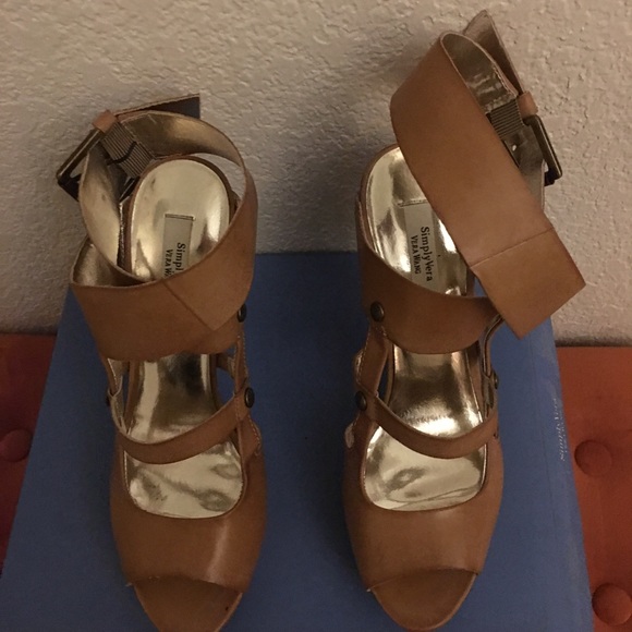 VERA WANG STRAPPY HEELS - Picture 3 of 4